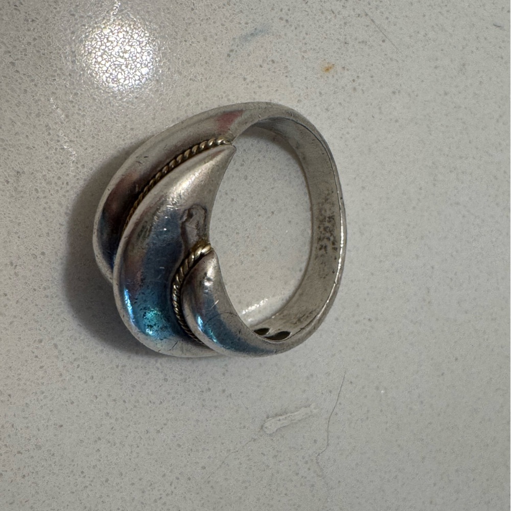 Tiffany & Co vintage sterling silver and 14k gold shrimp ring. Size 6. - Picture 3 of 3